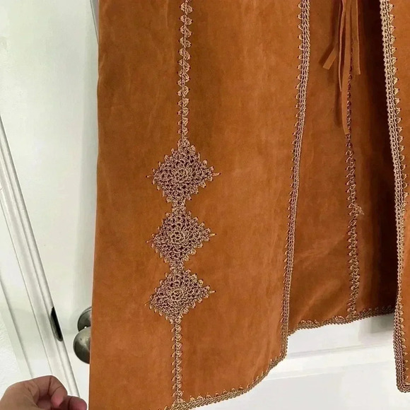 Mechant Womens Embroidered Vest Size M Brown Sleeveless Tie Front Mid Length - Picture 6 of 12